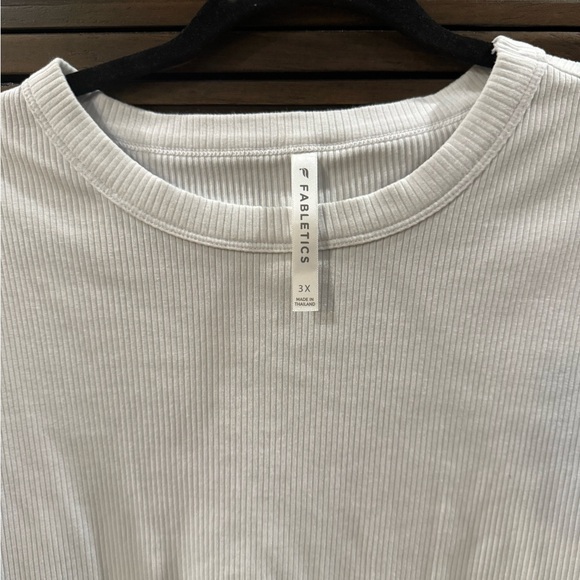 Fabletics White Ribbed Women's Crop Top - Picture 2 of 4